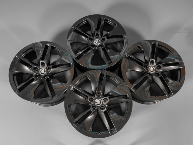 ŠKODA ENYAQ iV 8,0x19 5x112 ET45 5LA601025B, 5LG071499C FL8 DEMO ALU KOLA