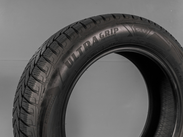 GOODYEAR ULTRAGRIP PERFORMACE SUV 225/60 R18 104H 5452000708038 ZIMNÍ PNEUMATIKY