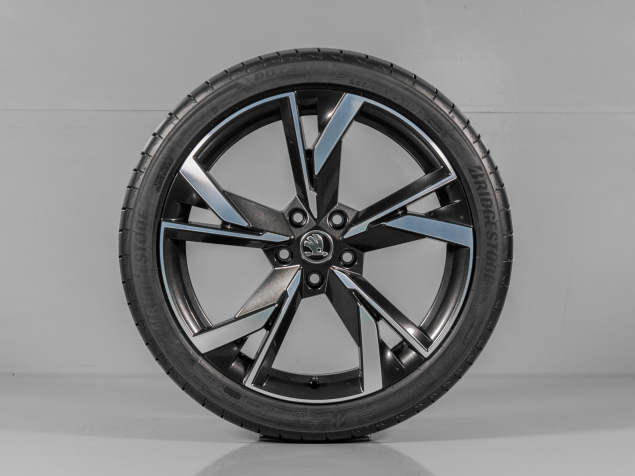 ŠKODA OCTAVIA IV, OCTAVIA SCOUT, 5E3601025, 5E3071499E FL8, R19, 5x112, ORIGINÁLNÍ LETNÍ SADA TAURUS