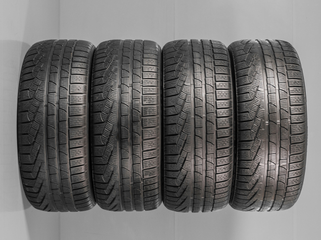255/45/19 R19 zimní pneumatiky PIRELLI