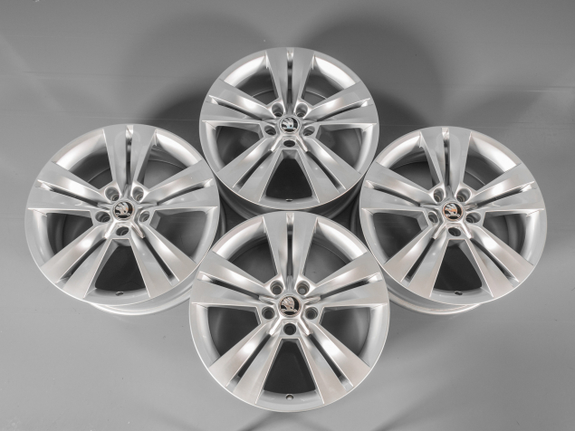 ŠKODA KAROQ 7,0x18 5x112 ET45 57A601025E, 57A071498C 8Z8 ORIGINÁLNÍ ALU KOLA