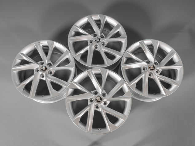 ŠKODA OCTAVIA IV 7,5X18 5x112 ET51 5E0601025BM ORIGINÁLNÍ DEMO ALU KOLA