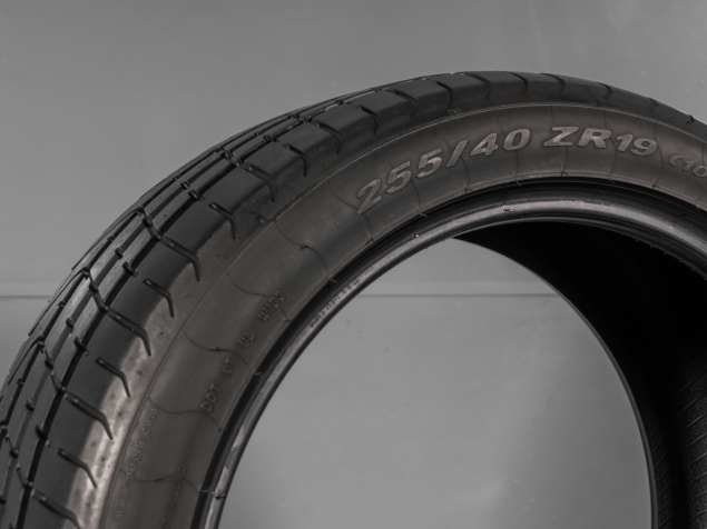 PIRELLI P-ZERO 255/40 R19 100Y 8019227271331 LETNÍ PNEUMATIKY