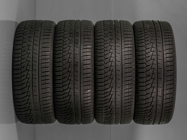 235/45 R18 98V POUŽITÉ ZIMNÍ PNEUMATIKY HANKOOK