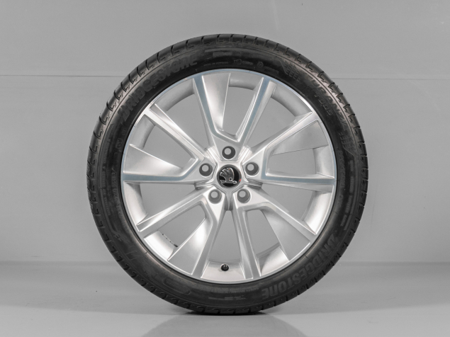 ŠKODA KAROQ, 57A601025D, R18, 5x112, ORIGINÁLNÍ LETNÍ SADA BRAGA