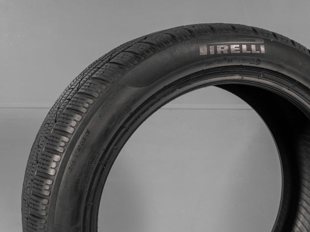 255/45/19 R19 zimní pneumatiky PIRELLI