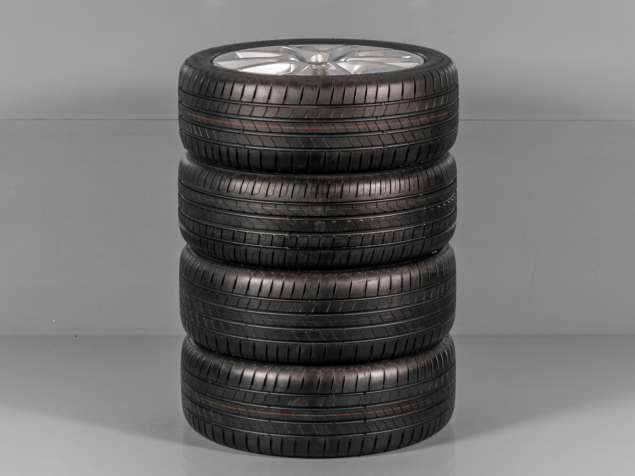 ŠKODA KAROQ, 57A601025D, R18, 5x112, ORIGINÁLNÍ LETNÍ SADA BRAGA