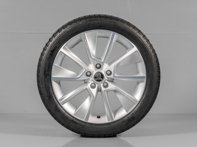ŠKODA KAROQ, 57A601025D, R18, 5x112, ORIGINÁLNÍ LETNÍ SADA BRAGA