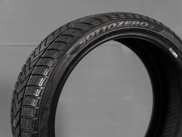 PIRELLI SOTTOZERO 3 235/35 R19 91W 8019227240450 POUŽITÉ ZIMNÍ PNEUMATIKY