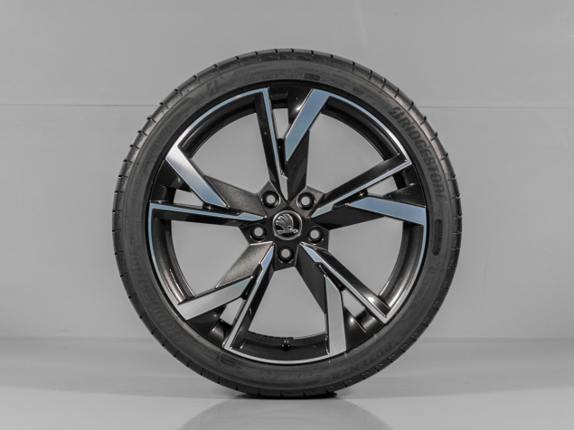 ŠKODA OCTAVIA IV, OCTAVIA SCOUT, 5E3601025, 5E3071499E FL8, R19, 5x112, ORIGINÁLNÍ LETNÍ SADA TAURUS