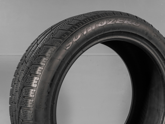 255/45/19 R19 zimní pneumatiky PIRELLI