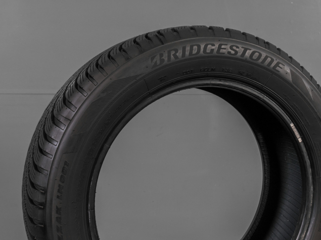 BRIDGESTONE BLIZZAK LM001 215/55 R17 94V 3286340841115 ZIMNÍ PNEUMATIKY