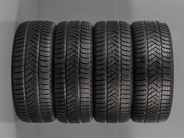 PIRELLI SOTTOZERO 3 235/35 R19 91W 8019227240450 POUŽITÉ ZIMNÍ PNEUMATIKY