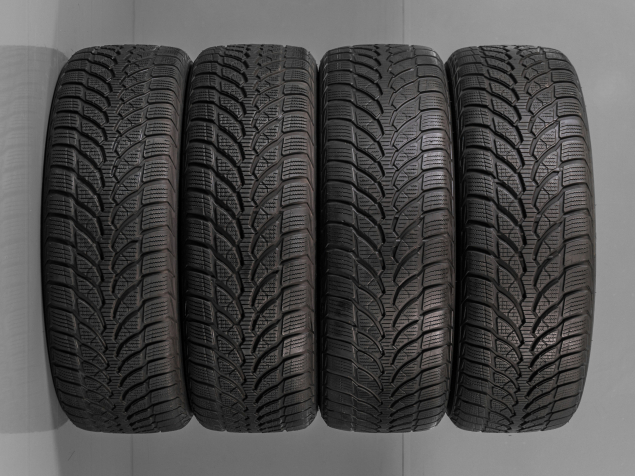 BRIDGESTONE BLIZZAK LM-32 205/60 R16 92H 3286340618816 POUŽITÉ ZIMNÍ PNEUMATIKY