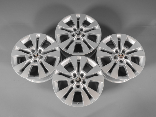 ŠKODA KAROQ 7,0x17 5x112 ET45 5L0601025 8Z8, 5E0071496A 8Z8 ORIGINÁLNÍ DEMO ALU KOLA