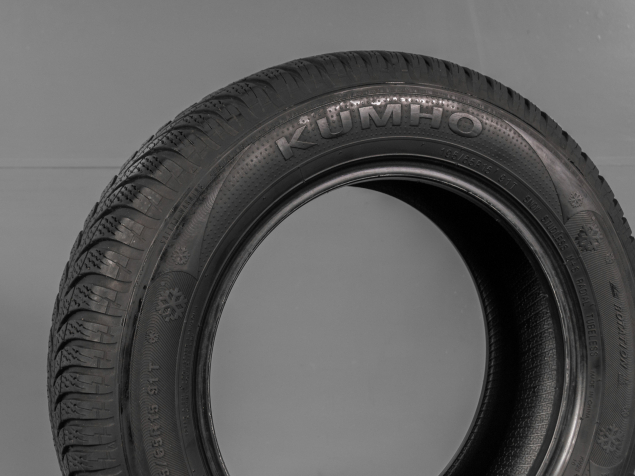 KUMHO IZEN KW23 195/65 R15 91T 8808956105785 ZIMNÍ PNEUMATIKY