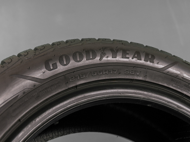 GOODYEAR ULTRAGRIP PERFORMACE  215/55 R17 98V 5452000829788 ZIMNÍ PNEUMATIKY