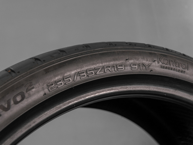 HANKOOK VENTUS V12 235/35 R19 91Y 8808563353760 POUŽITÉ LETNÍ PNEUMATIKY