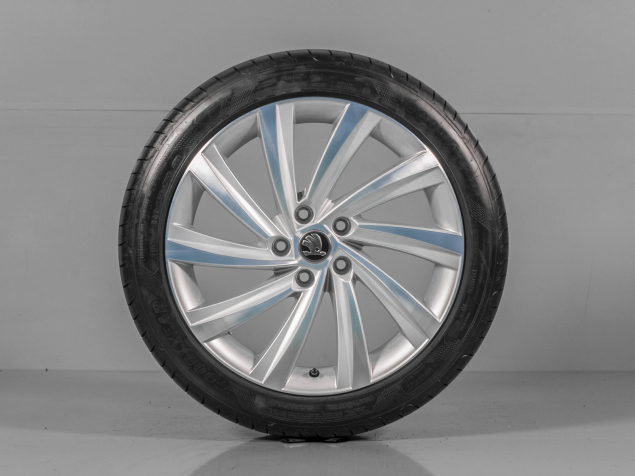 ŠKODA OCTAVIA IV PERSEUS, 5E0601025H/AB, 5E3071498G 8Z8, 225/45 R18, ORIGINÁLNÍ LETNÍ ALU SADA
