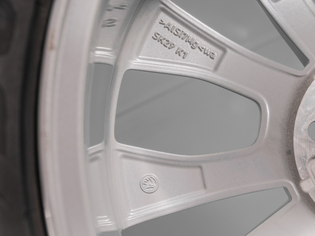 ŠKODA KAROQ 4x4, 57A601025G, 57A071499A 8Z8, 225/45 R19 5x112, ORIGINÁLNÍ LETNÍ ALU SADA CRATER