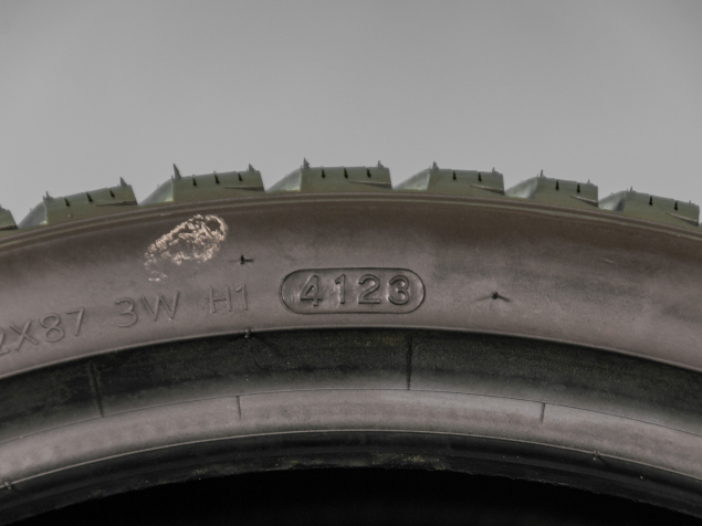 295/30 R21 102W XL NOVÉ ZIMNÍ PNEUMATIKY HANKOOK
