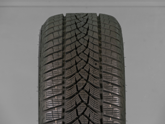 GOODYEAR ULTRAGRIP PERFORMACE  215/55 R17 98V 5452000829788 ZIMNÍ PNEUMATIKY